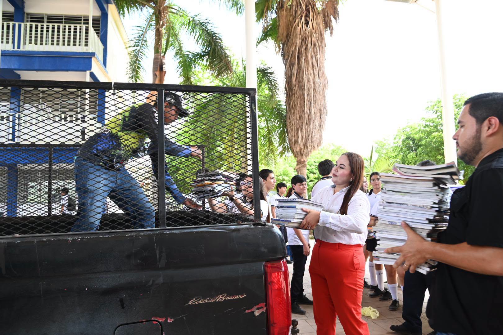 UBU recibe material reciclable de la Unidad Académica Preparatoria Navolato