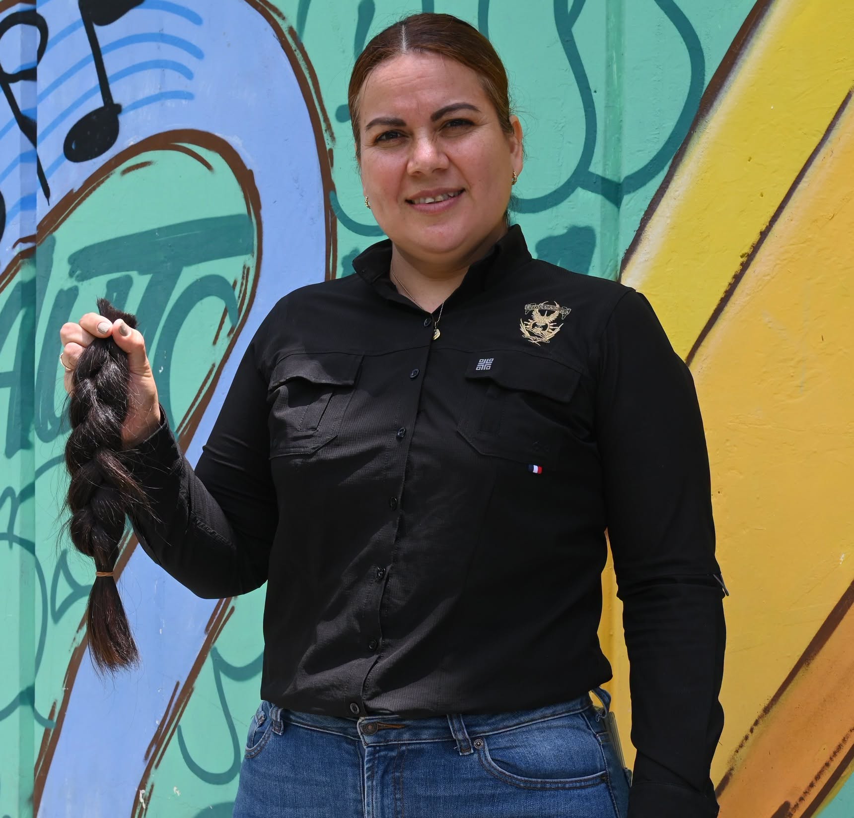 Alumna de la UAP 2 de Octubre se suma a la campaña de donación de cabello para pelucas oncológicas