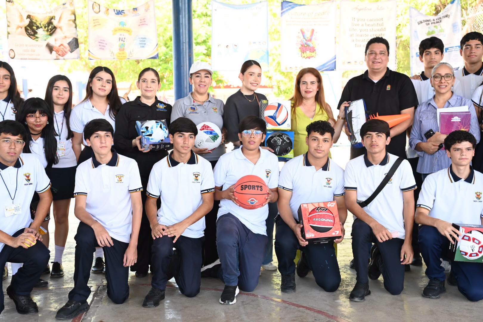 La UBU y el Ayuntamiento de Culiacán acercan material deportivo a la Preparatoria Augusto César Sandino