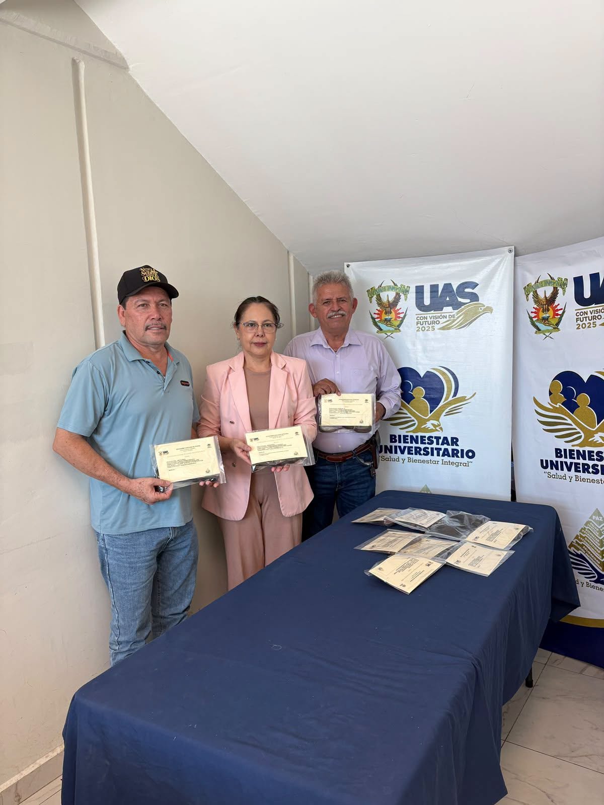 UAS recibe 11 trenzas de la Preparatoria Lázaro Cárdenas de Mocorito para la elaboración de pelucas oncológicas
